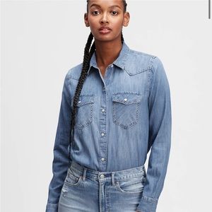 Brand new with tags GAP womens denim shirt